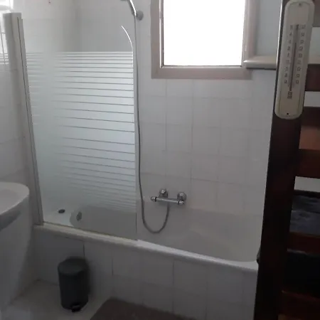 Quiet Two Bedroom House 博尔戈