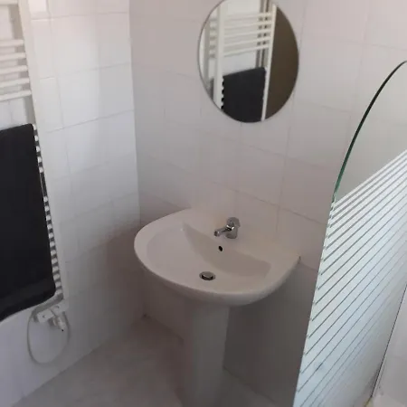 Quiet Two Bedroom House * 博尔戈