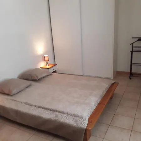 Quiet Two Bedroom House * 博尔戈
